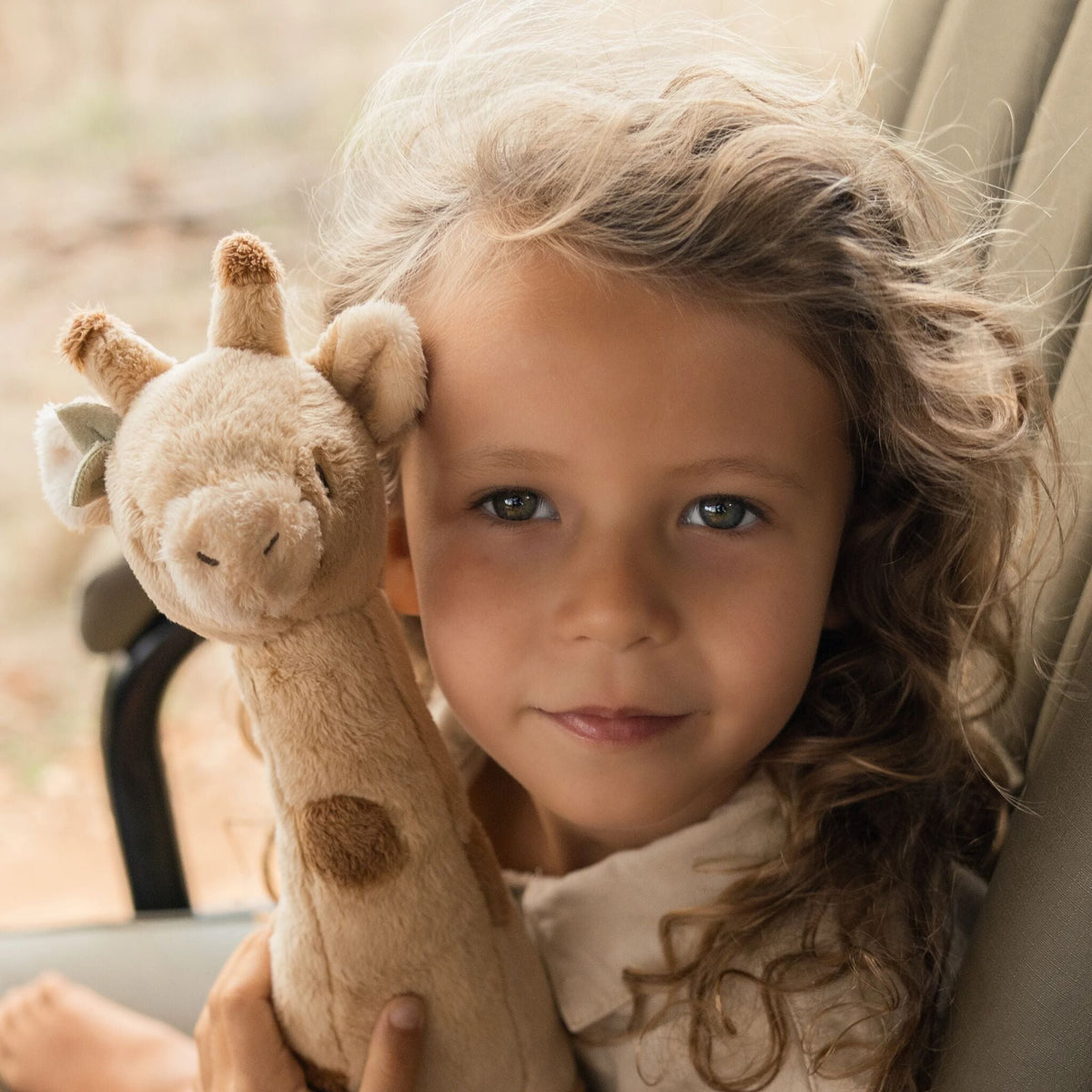 Peluche Girafa Little Dutch - com bebé