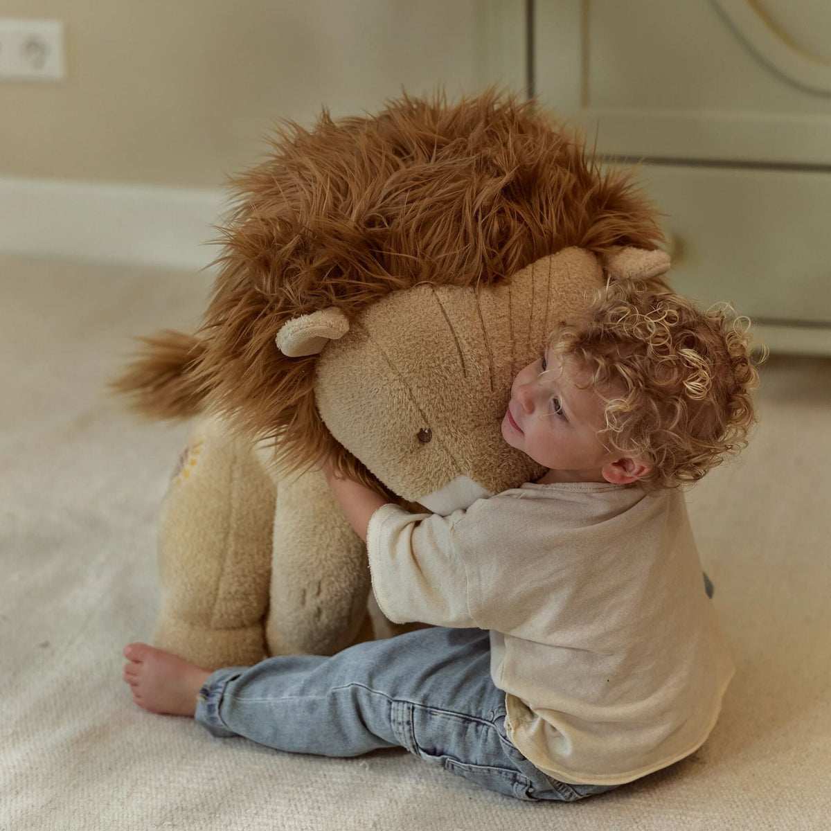 Peluche Leão 60 cm Little Dutch - com criança