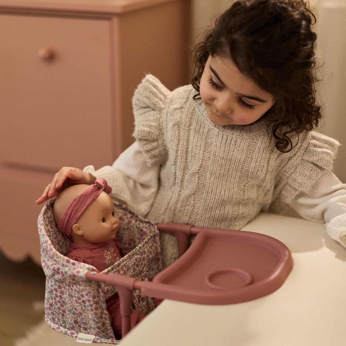 Cadeira de Mesa para Boneca Rosa - imagem 6