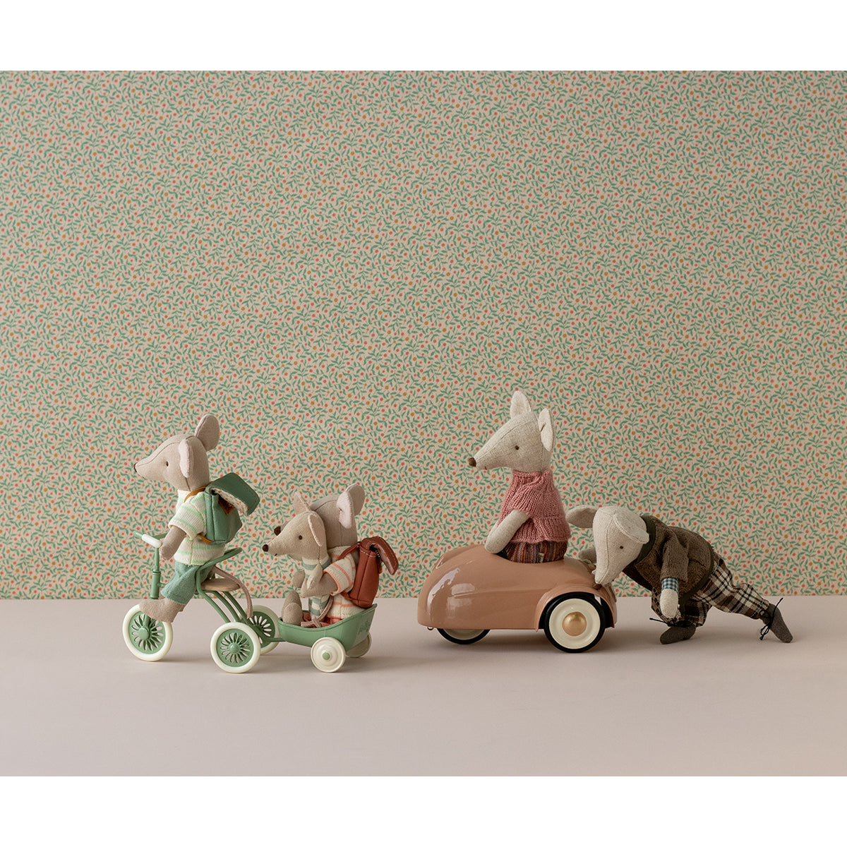 Triciclo com Garagem para Ratinho – Green Maileg - imagem 2