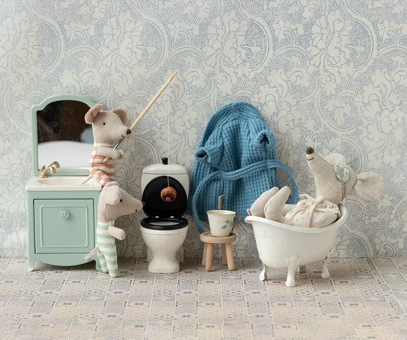 Bathtub  |  Mouse