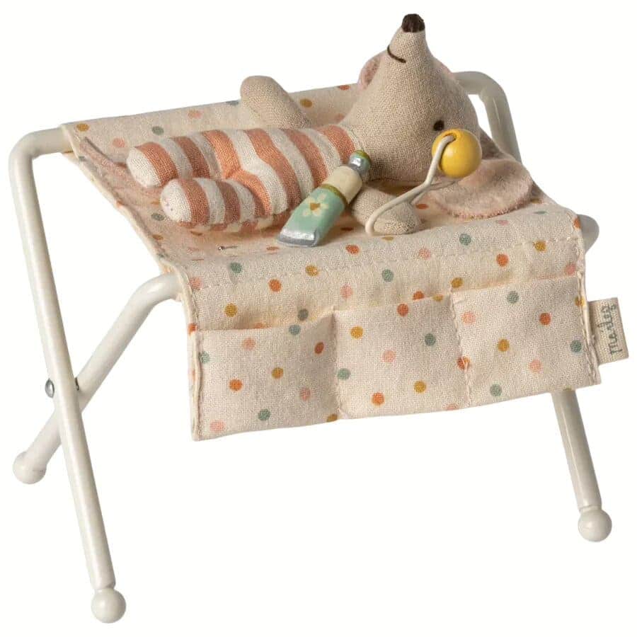 Muda Fraldas  |  Maileg  |  Baby Mouse  |  Off white