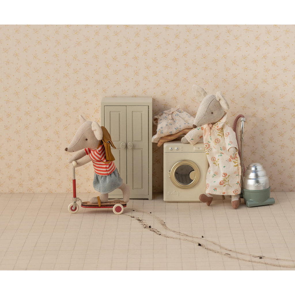 Trotinete Mouse Red Maileg - imagem 3