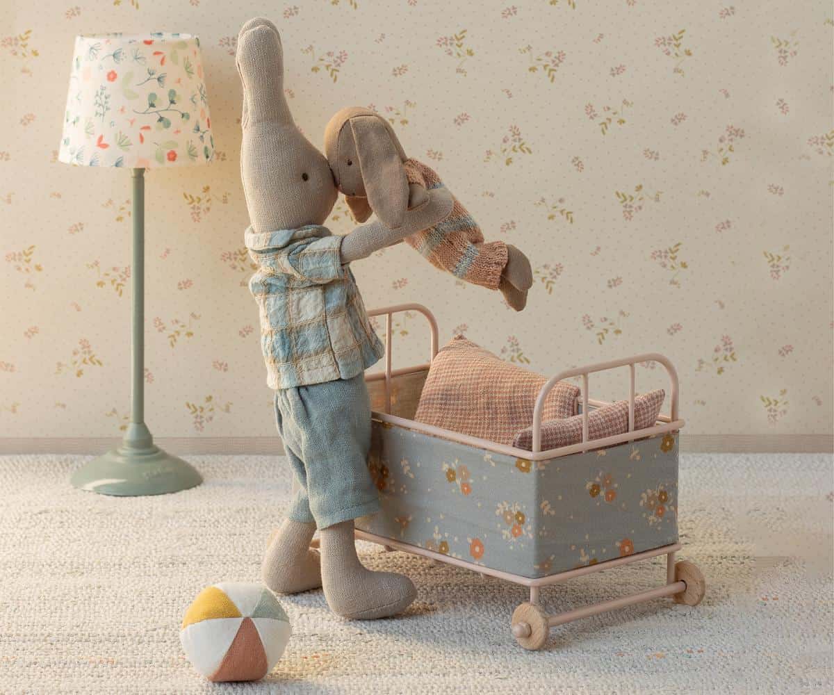 Bunny | Maileg | Micro | Brown | Dusty Rose Knitted Suit