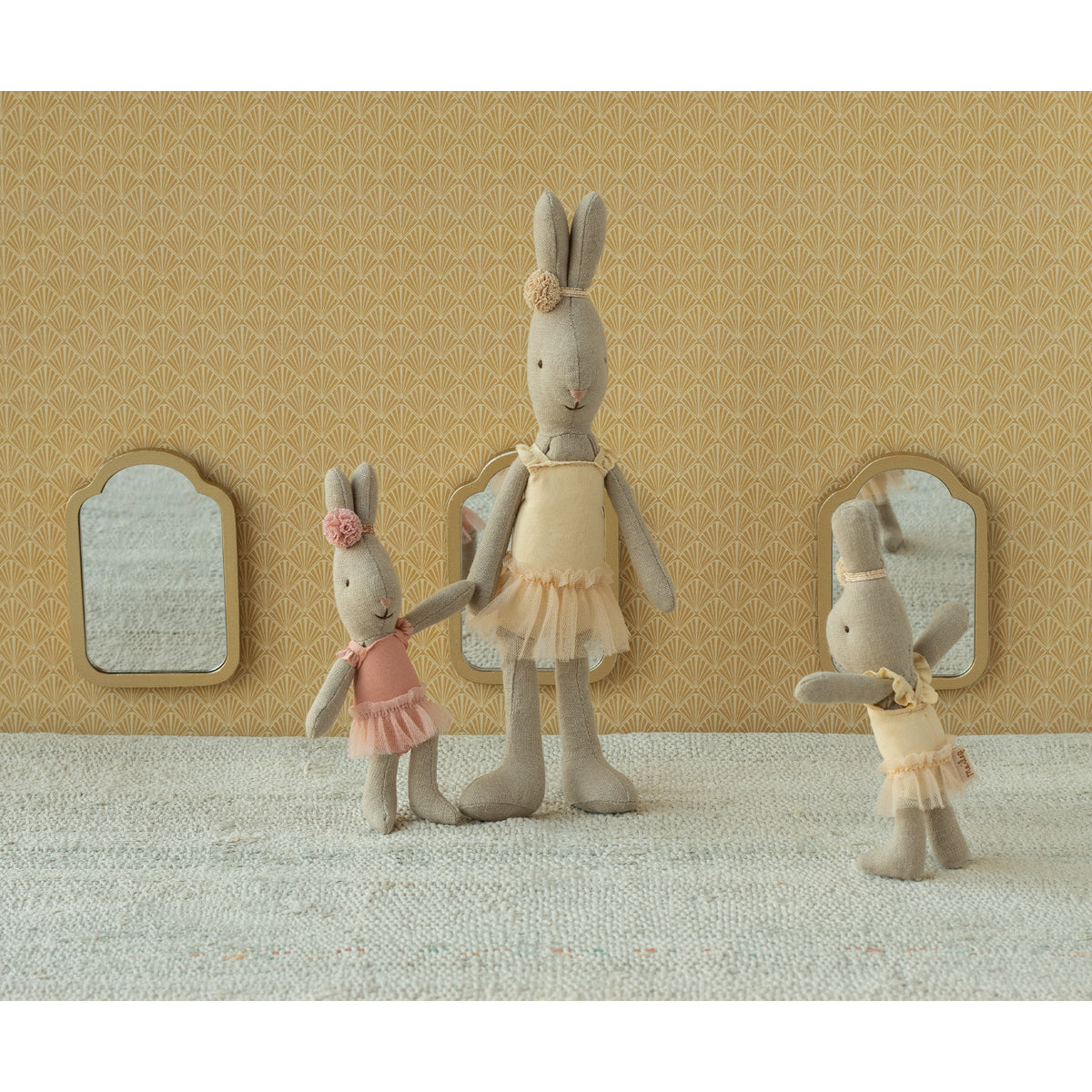 Coelhinho Micro Bailarino com Fato e Saia de Tule Rosa Maileg - imagem 2