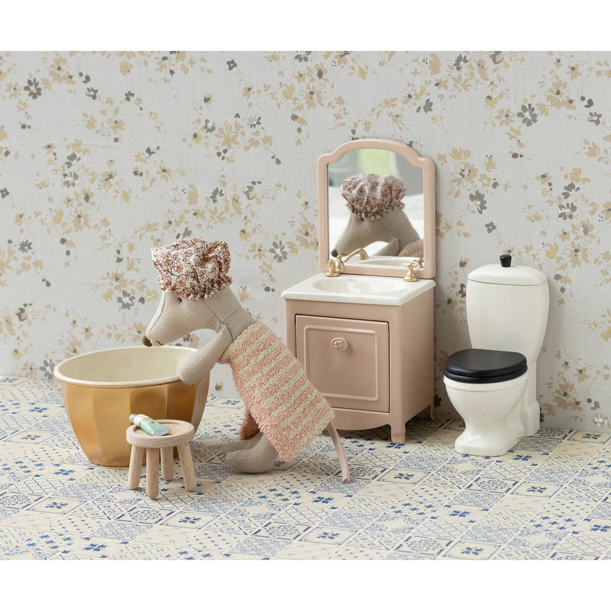 Ratinha Wellness Big Sister com Banheira Maileg - imagem 5
