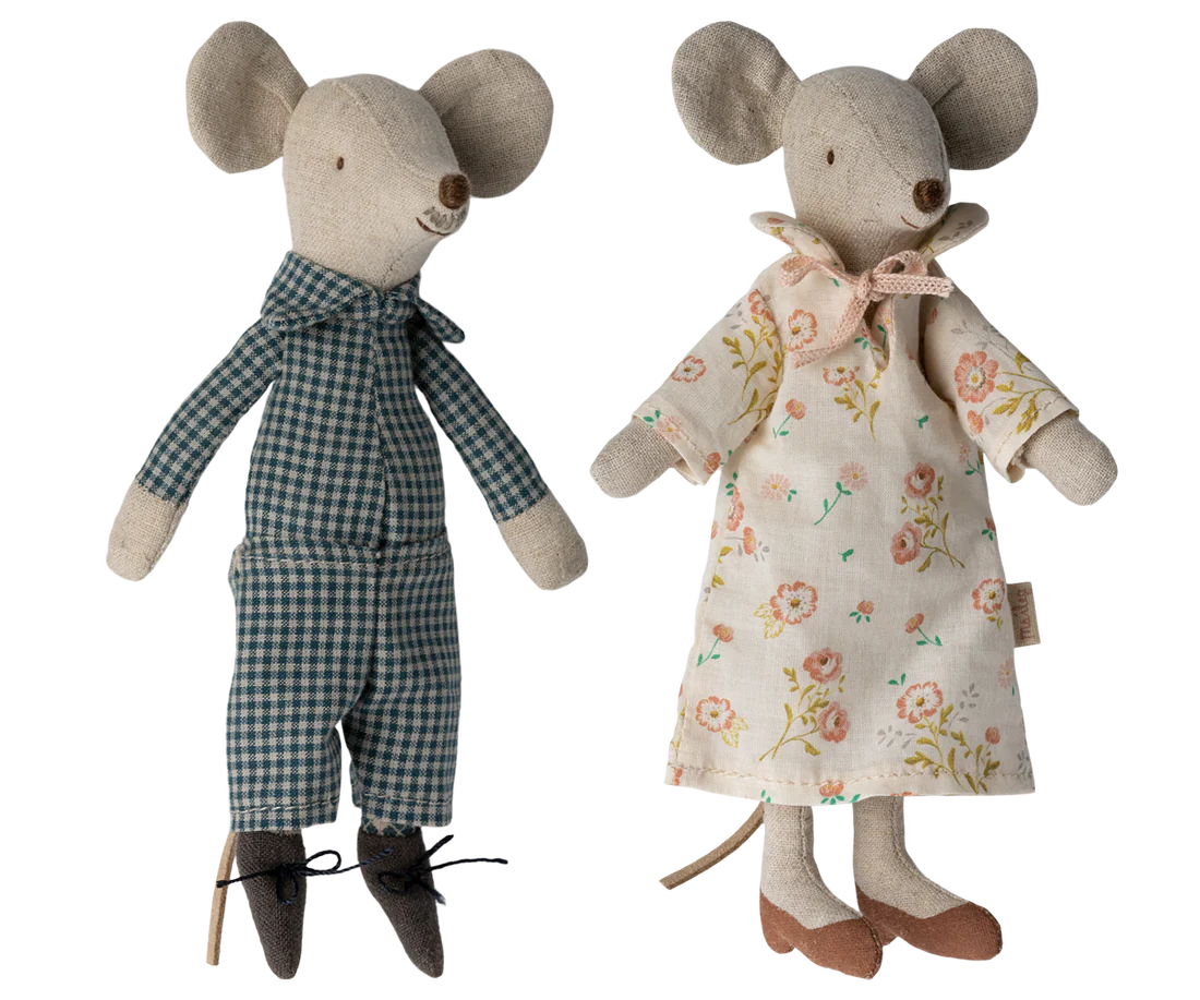 Grandma and Grandpa  |  Mouse  |  Cigarbox
