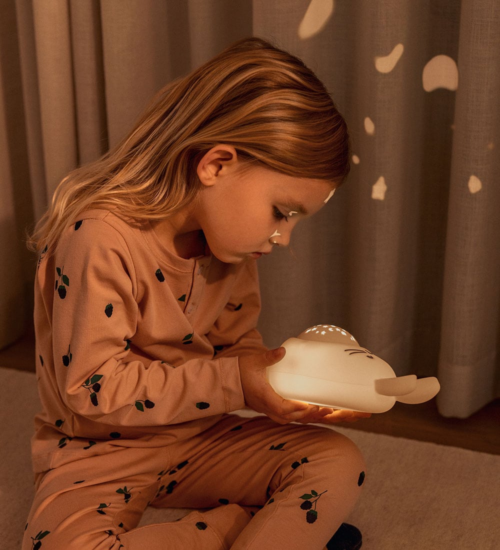 Sound and Projector Lamp | Manuel Bear | Sandy