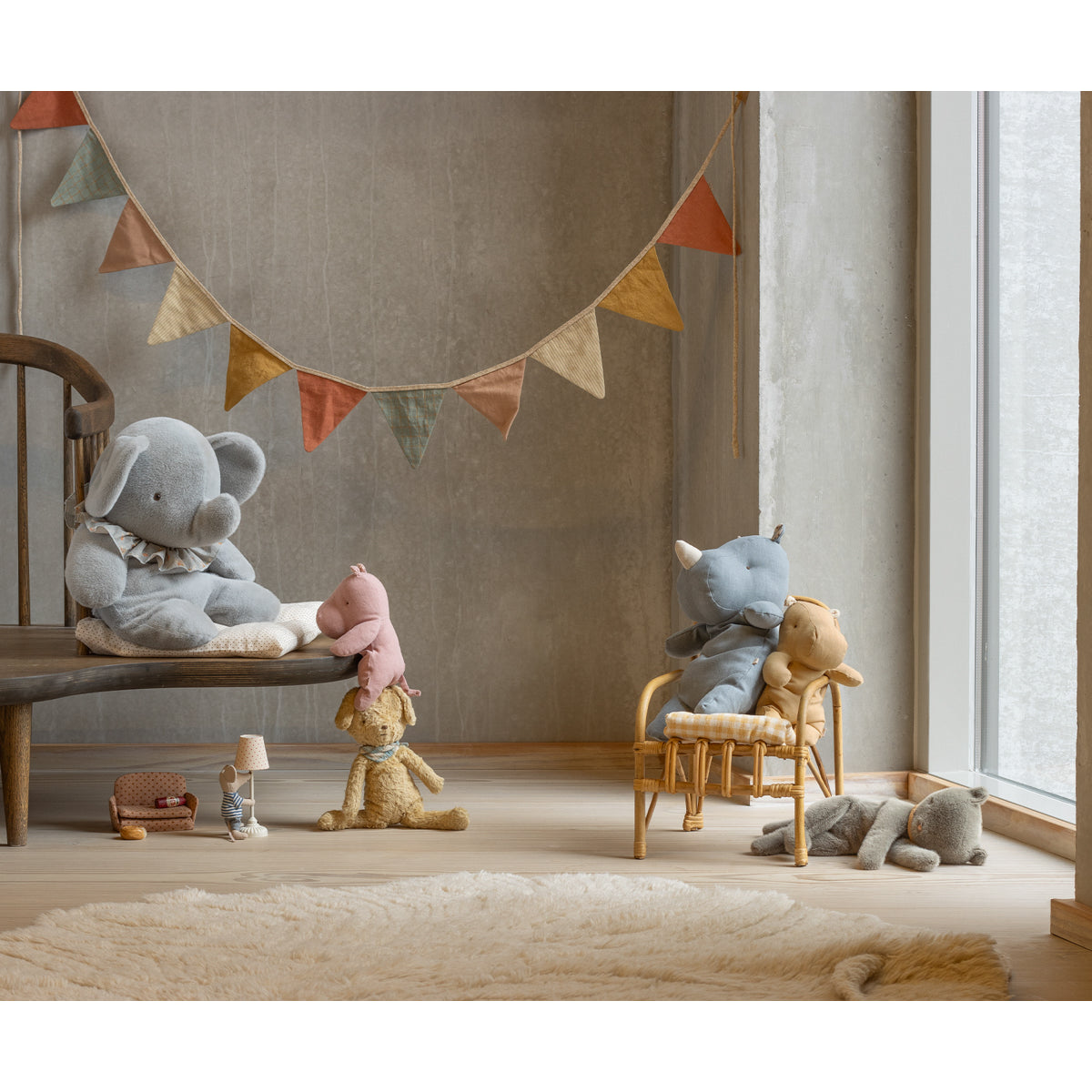 Rinoceronte de Peluche Médio Dusty Blue – Safari Friends Maileg - imagem 5