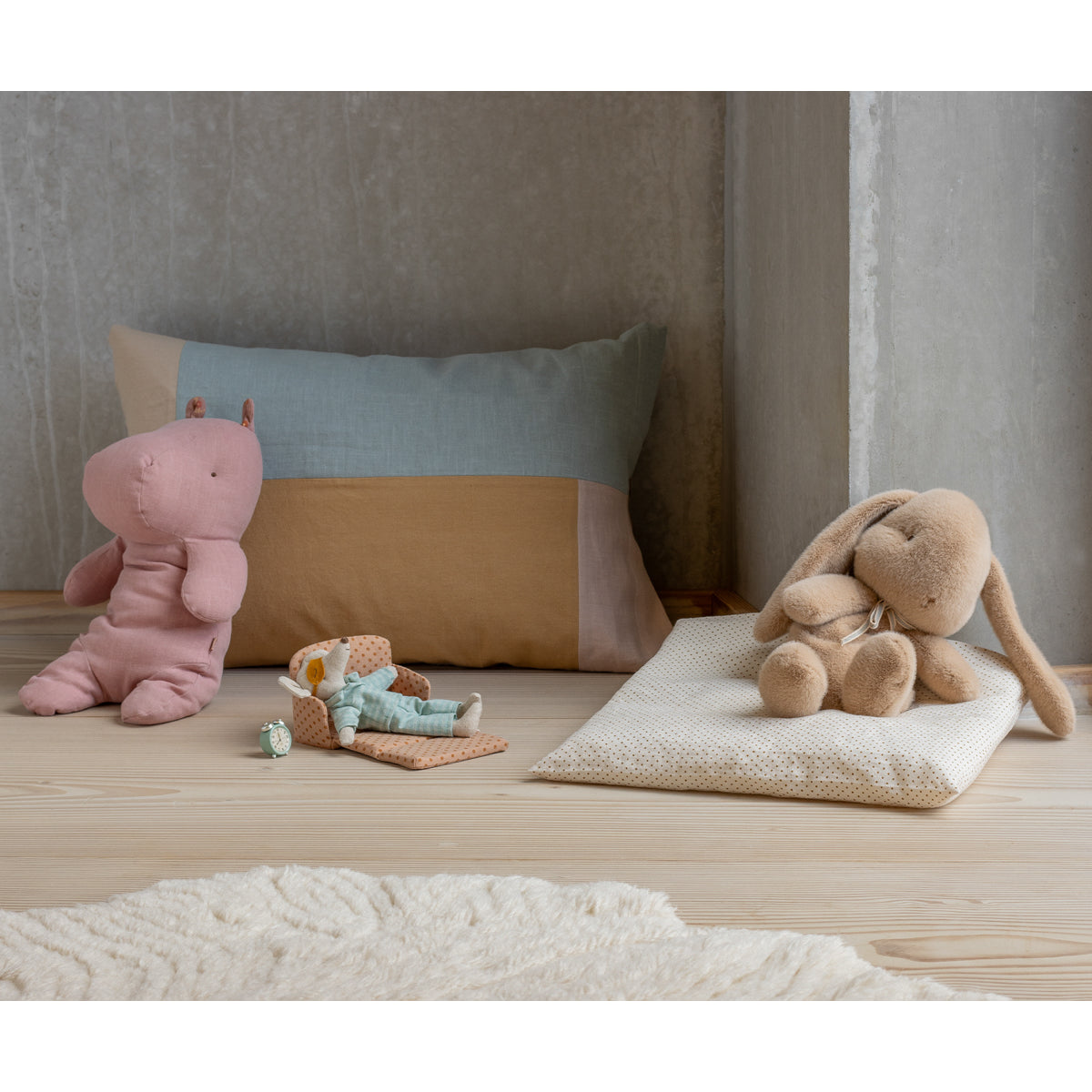 Coelhinho de Peluche Médio – Cream Peach Maileg - imagem 4