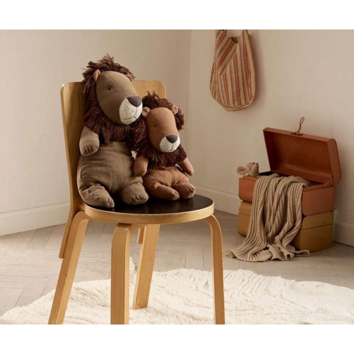 Leão de Peluche Grande – Safari Friends Maileg - imagem 3