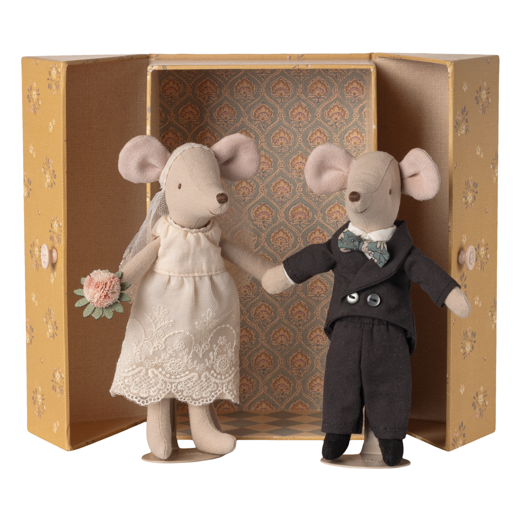 Casal de Ratinhos Noivos na Caixa Mum e Dad Maileg - imagem 5