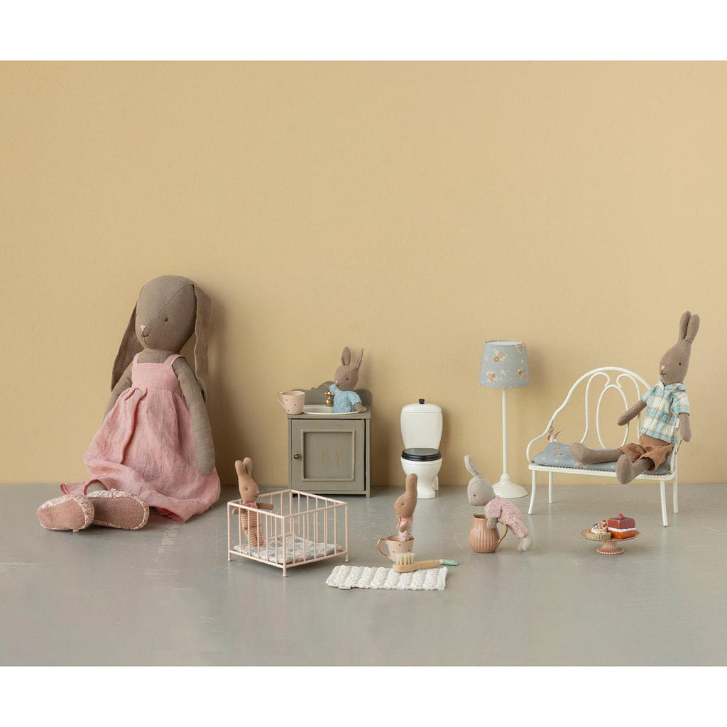 Coelho Micro Sand com Fato de Malha Rose Maileg - imagem 5