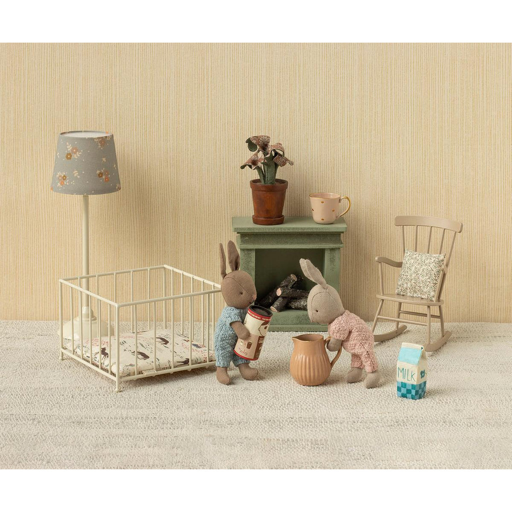 Coelho Micro Sand com Fato de Malha Rose Maileg - imagem 6