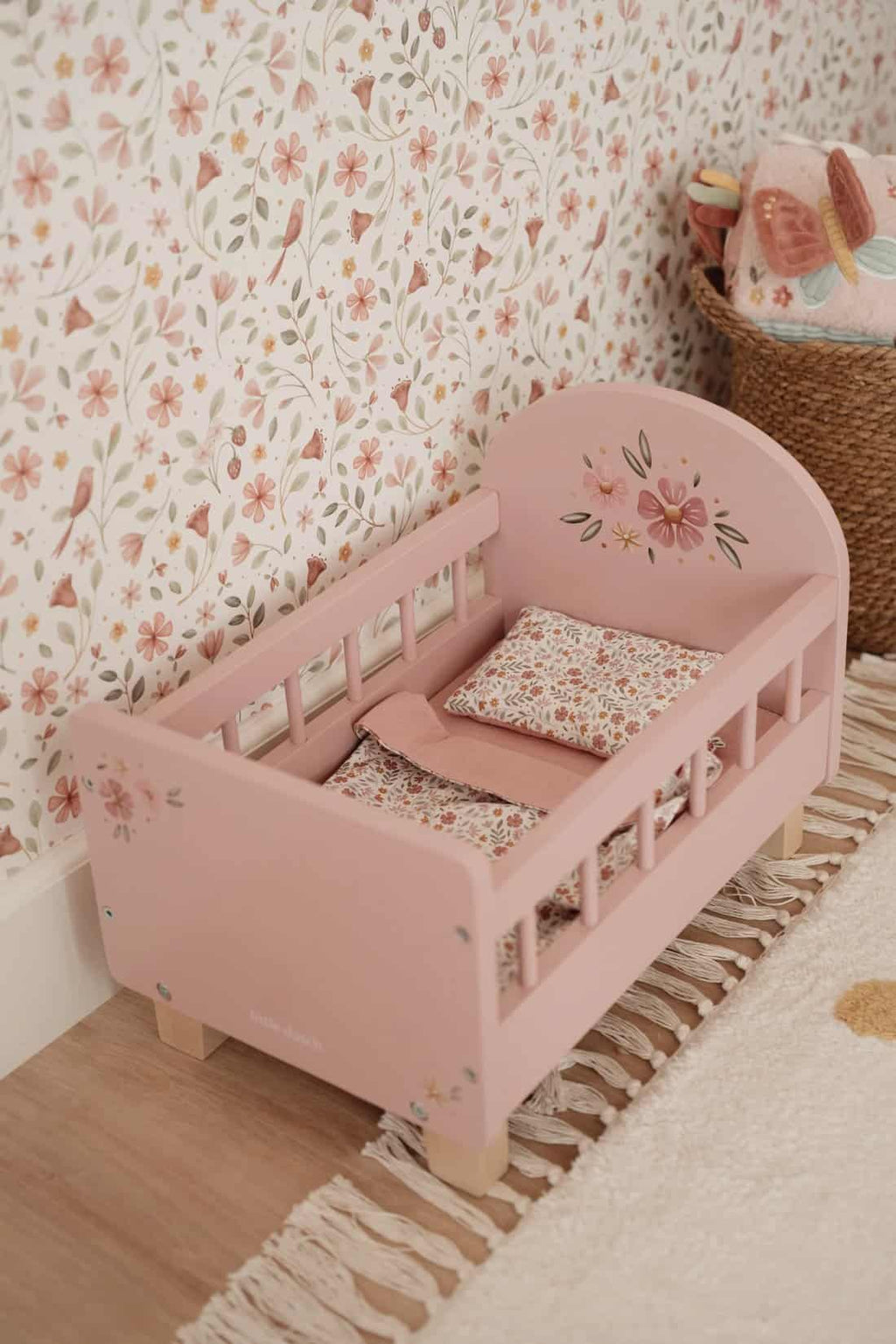 Cama de Bonecas com Têxteis