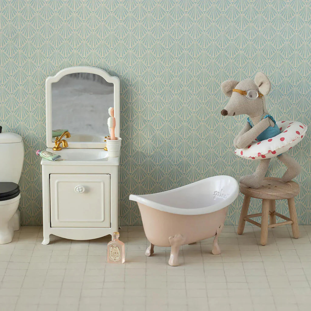 Beach mouse with float | Maileg | Little sister | Red dots