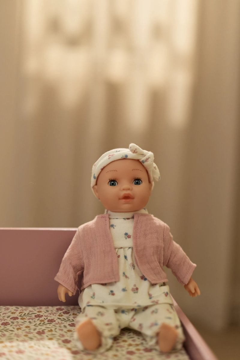 Boneca Bebé Philou - em cenário 1