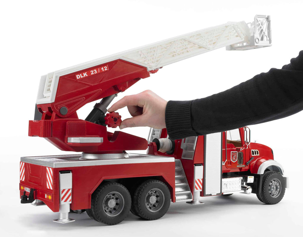 Carro de Bombeiros | MACK  | Granite com escada e bomba de água | L & S Mo