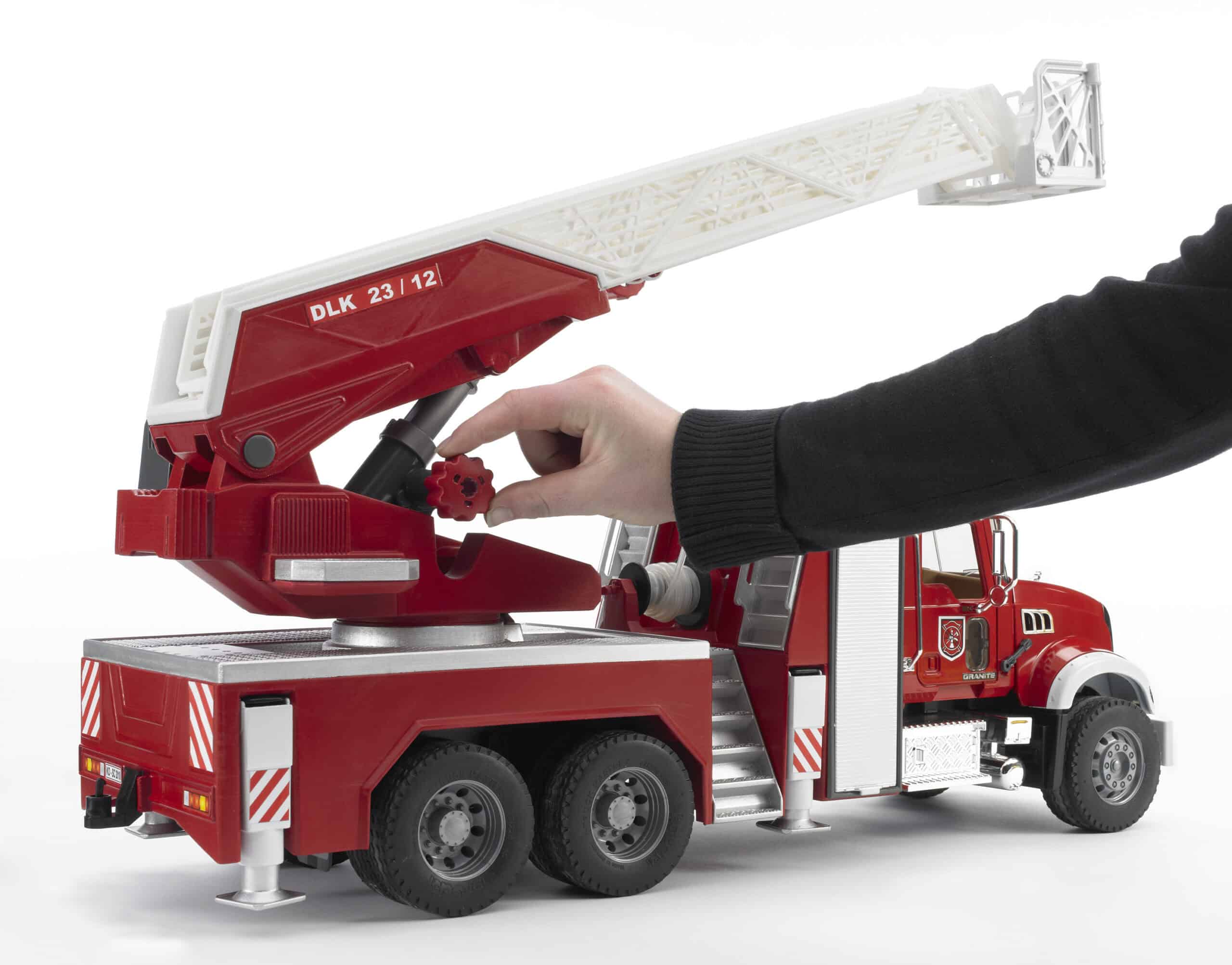 Carro de Bombeiros | MACK  | Granite com escada e bomba de água | L & S Mo