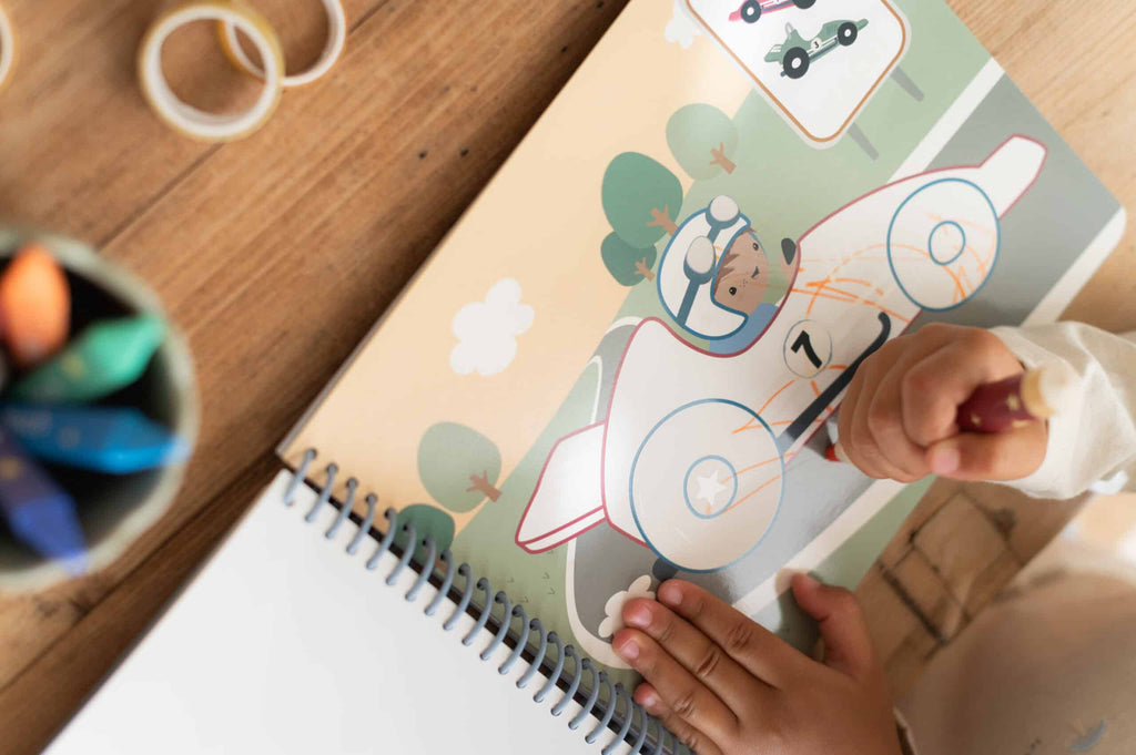 Livro de Colorir | Entre Linhas | Inclui 3 Lápis | Colour Magic | Jim & Friends