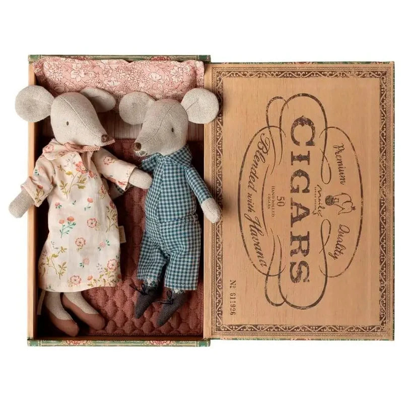 Grandma and grandpa mice in cigarbox | Maileg