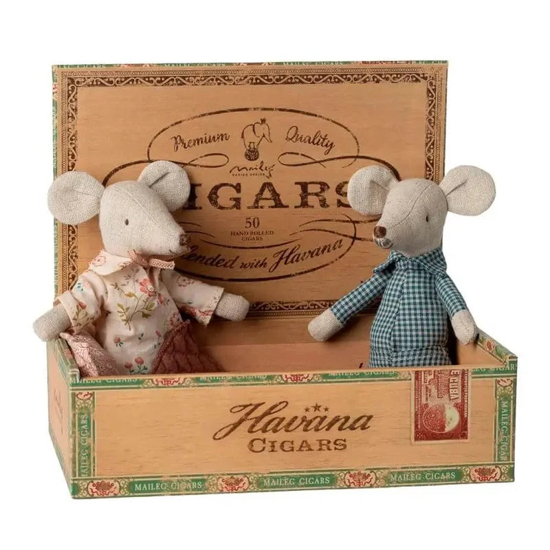Grandma and grandpa mice in cigarbox | Maileg