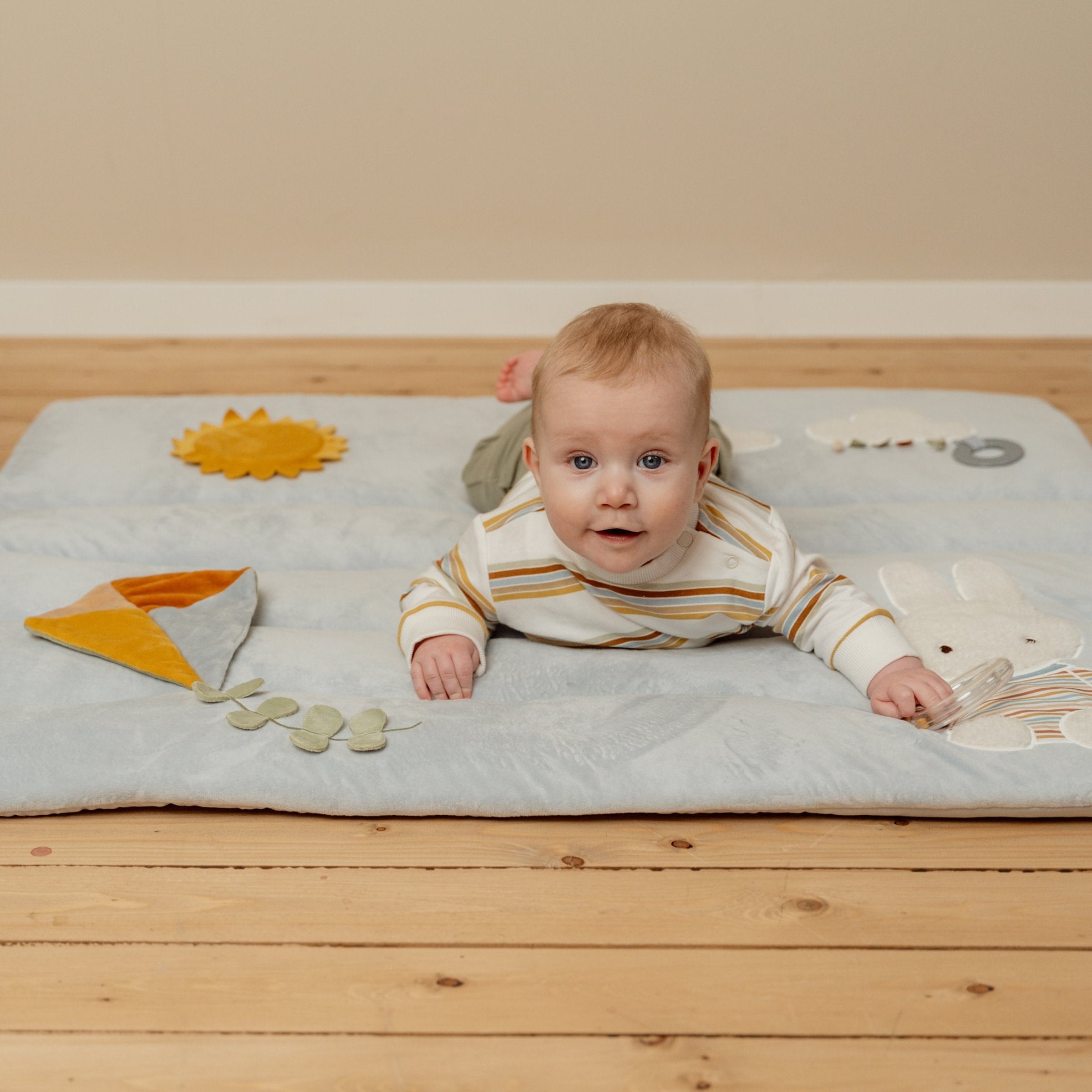 Miffy | Tapete de Atividades | Vintage Stripes