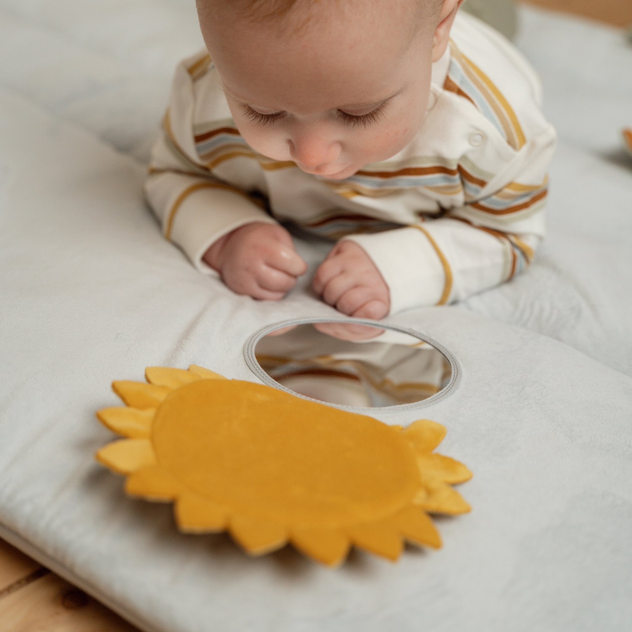 Miffy | Tapete de Atividades | Vintage Stripes