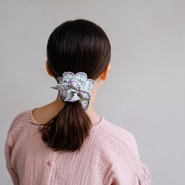 Scrunchie | SCALLOPED FLORAL | PURPLE