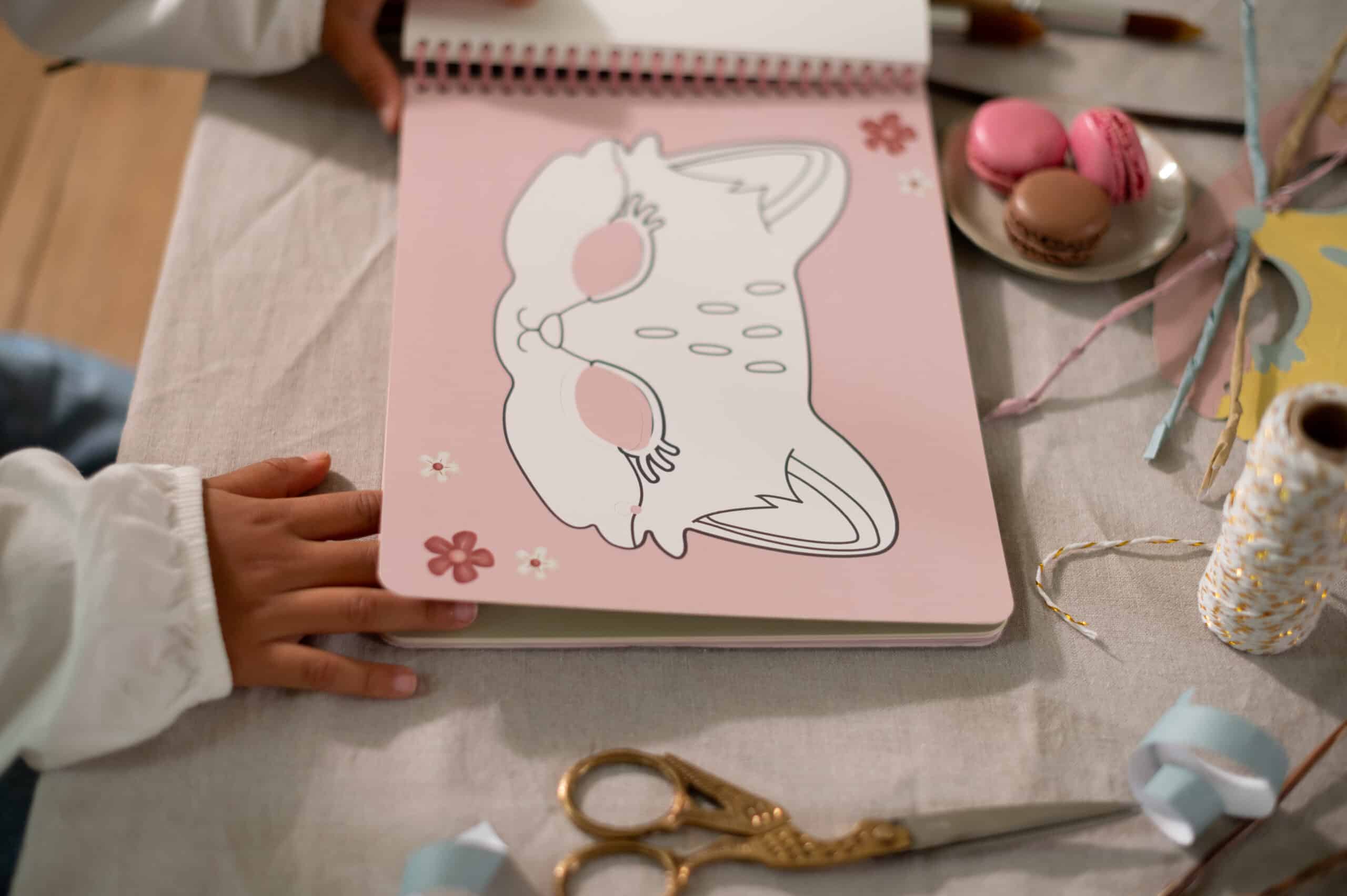Livro de Recorte com Tesoura | Máscaras | Rosa & Friends