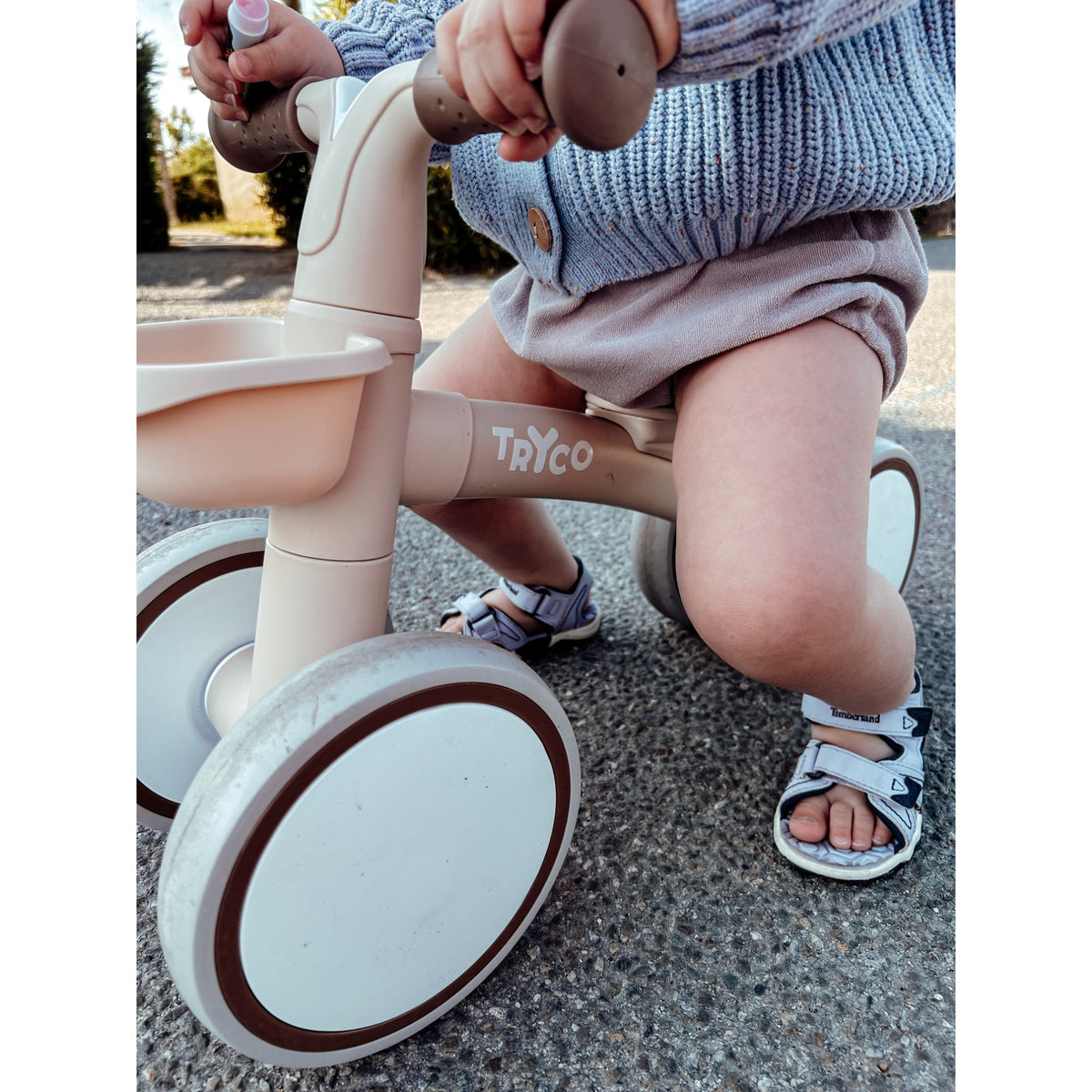 Triciclo First Bike Luna Off white em utilização
